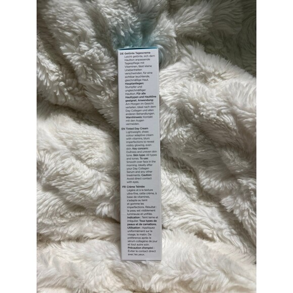 QMS Medicosmetics Active Glow Tinted Day Cream - Picture 4 of 4